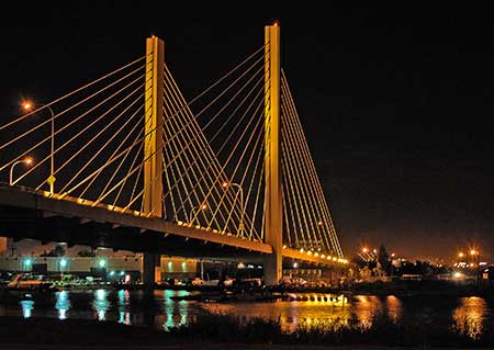 Photo of a Tacoma bridge at night